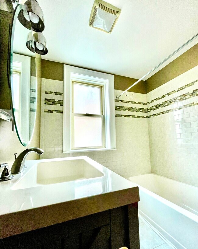 Building Photo - 3227 N Albany Ave