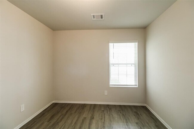 Building Photo - 2501 Grayling Dr