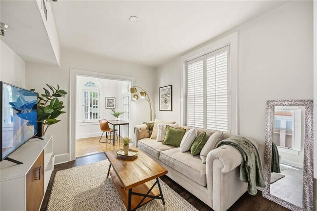 Building Photo - 1221 N Palm Ave