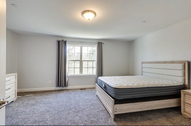 Building Photo - 1003 Irish Way