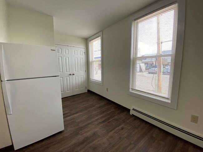 Building Photo - 4 Martin St