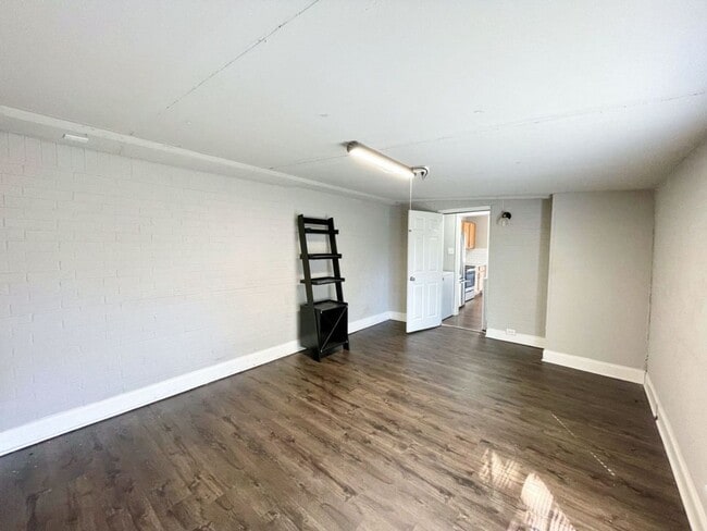 Building Photo - Charming Single-Story, 3Bed/2Bath Gem Minutes from Southtown