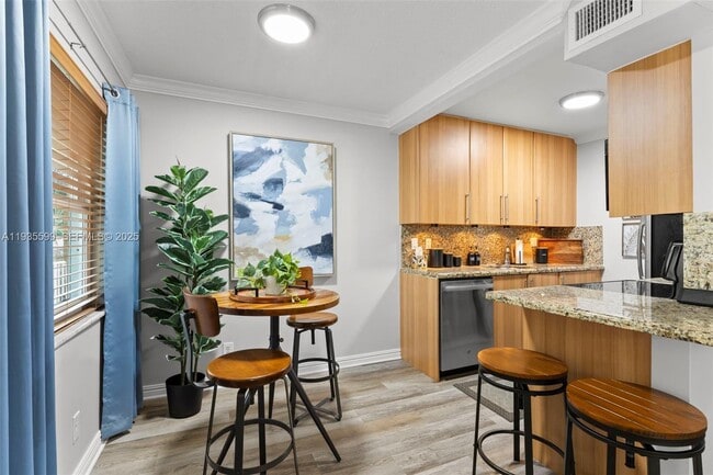 Building Photo - 1125 NE 16th Pl