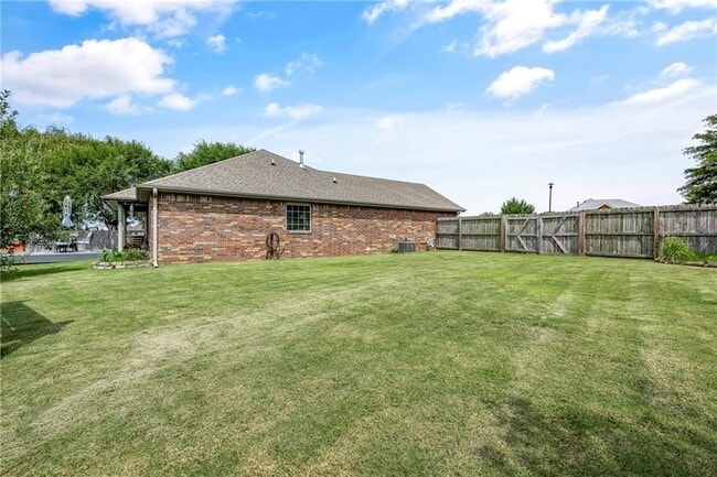 Building Photo - 307 Blair Cir