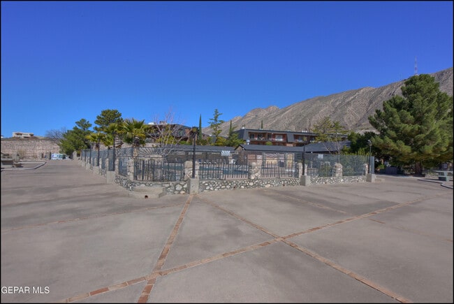 Building Photo - 4800 N Stanton St