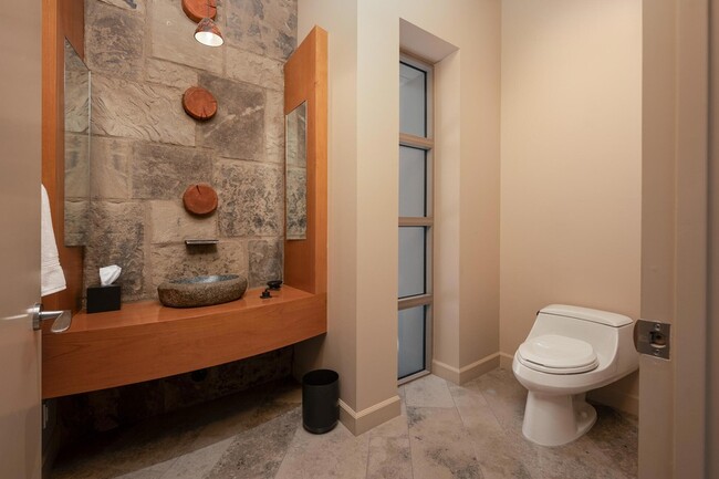 Building Photo - 9 Rockcrest