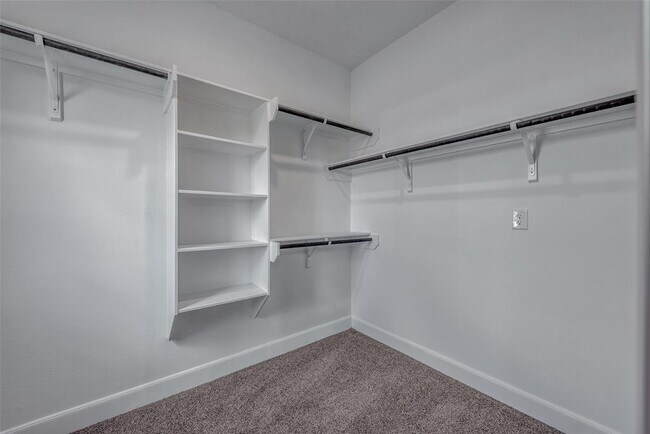 Building Photo - 4135 Du Pont St