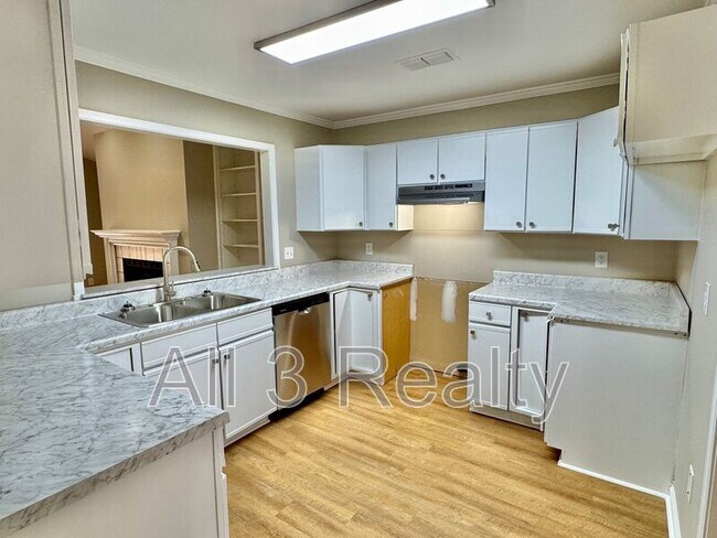 Building Photo - 3107 Sutton Dr