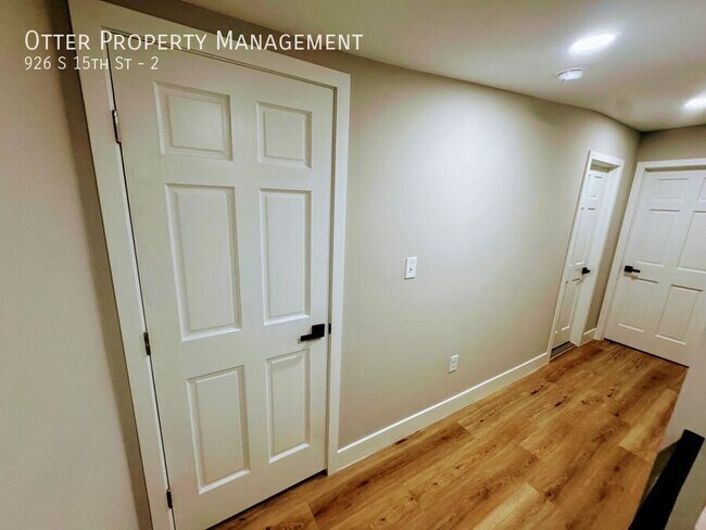 Building Photo - 926 S 15th St