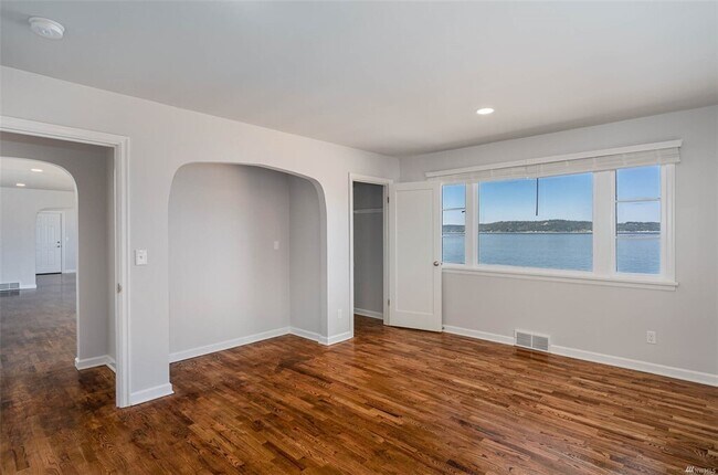 Building Photo - 5304 Hyada Blvd NE