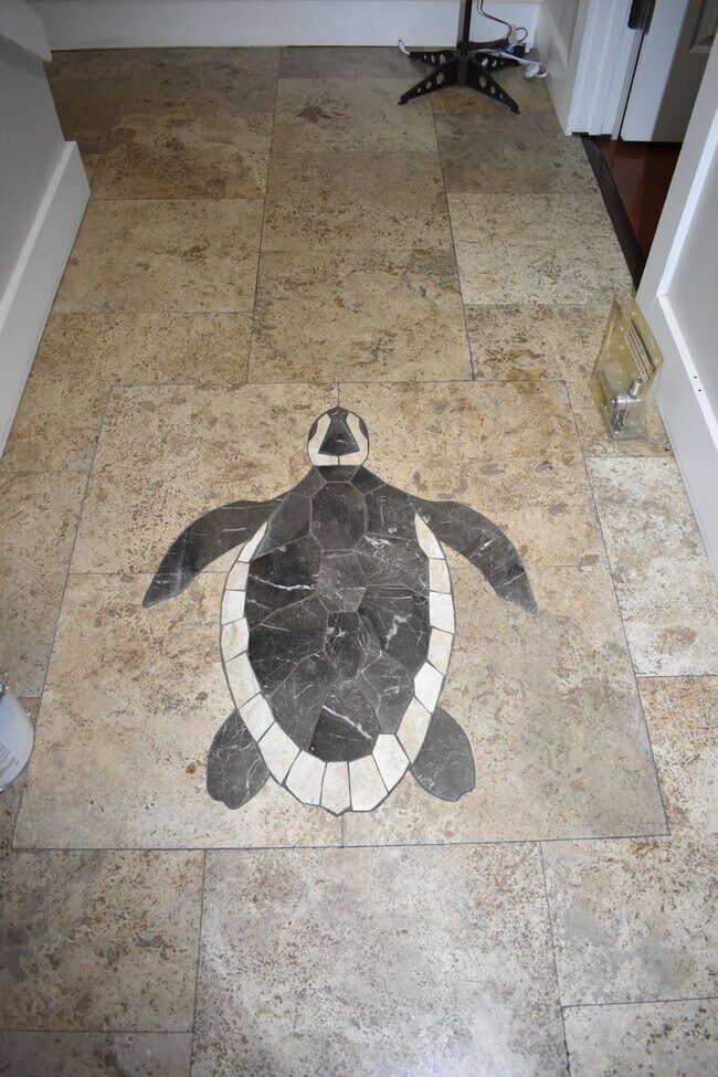 Building Photo - Waterfront Paradise - Fully Furnished Townhome - All Utilities Included