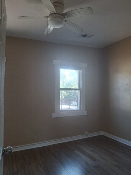 Building Photo - 709 S Broadway