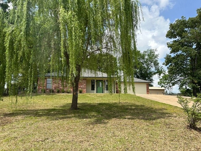 Primary Photo - Lakeside Dream Home: Fully Remodeled 4BD/2BA Near Loop 323