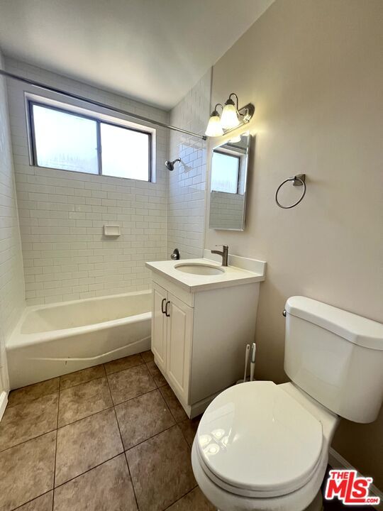 Building Photo - 2637 S Centinela Ave