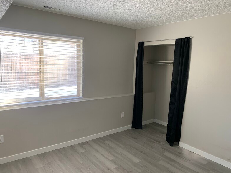 Building Photo - 1435 Manitou Blvd