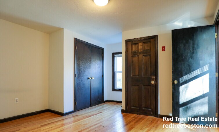 Building Photo - 10 Shepard St