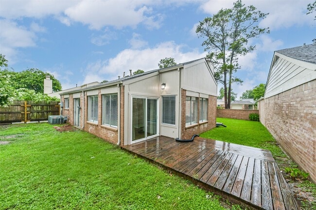 Building Photo - 18515 Meadows Way Dr