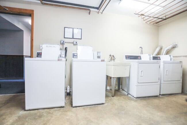 Building Photo - 126 W Washington St