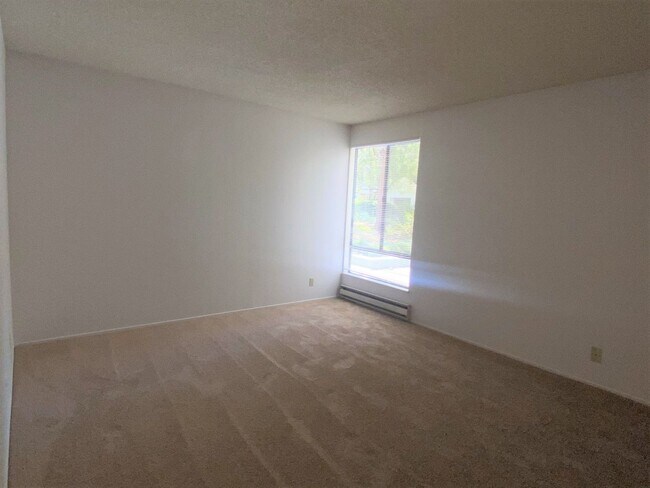 Building Photo - $500 MOVE IN SPECIAL!! One Bedroom Condo A...