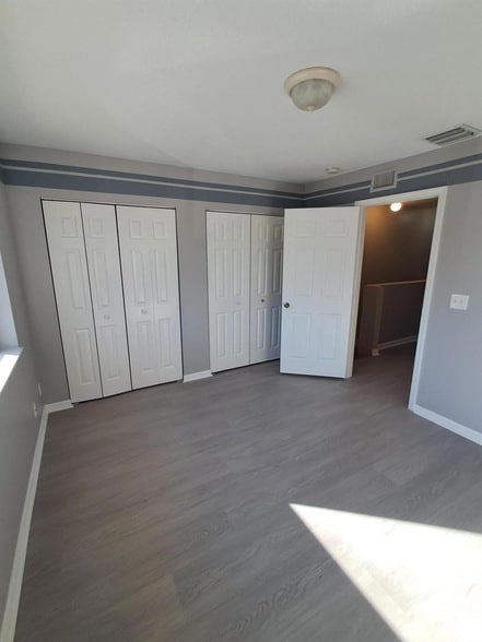 Building Photo - 2702 Lakeview Dr W