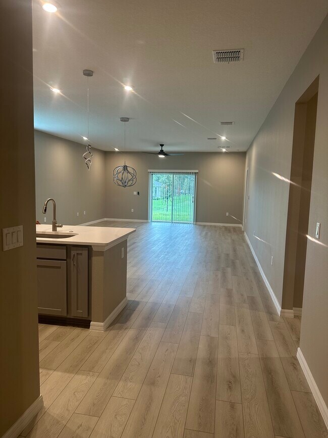 Building Photo - 1300 Plumbago Ct