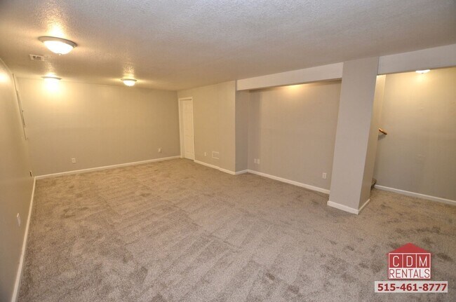 Building Photo - Excellent Des Moines Home