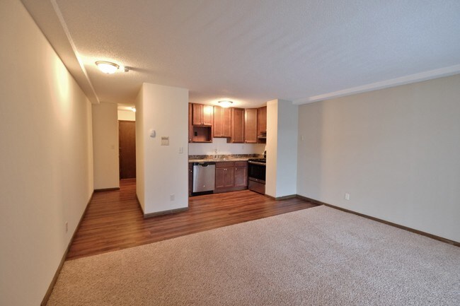 Updated Studio - Dupont Ave Apartments | 3513