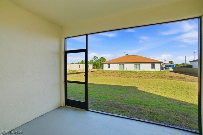 Building Photo - 2404-2406 Mae Ave S