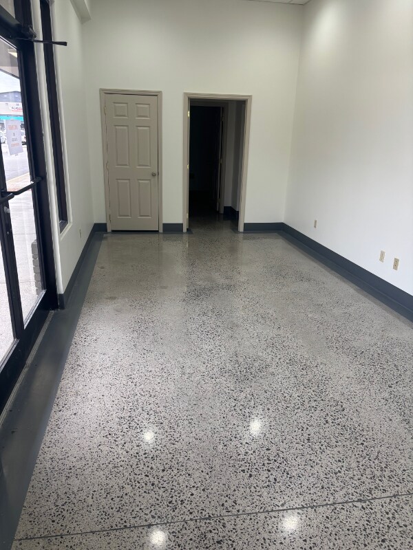 Building Photo - 515 Cross St