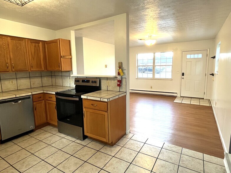 Building Photo - 1020 Arrowhead Dr