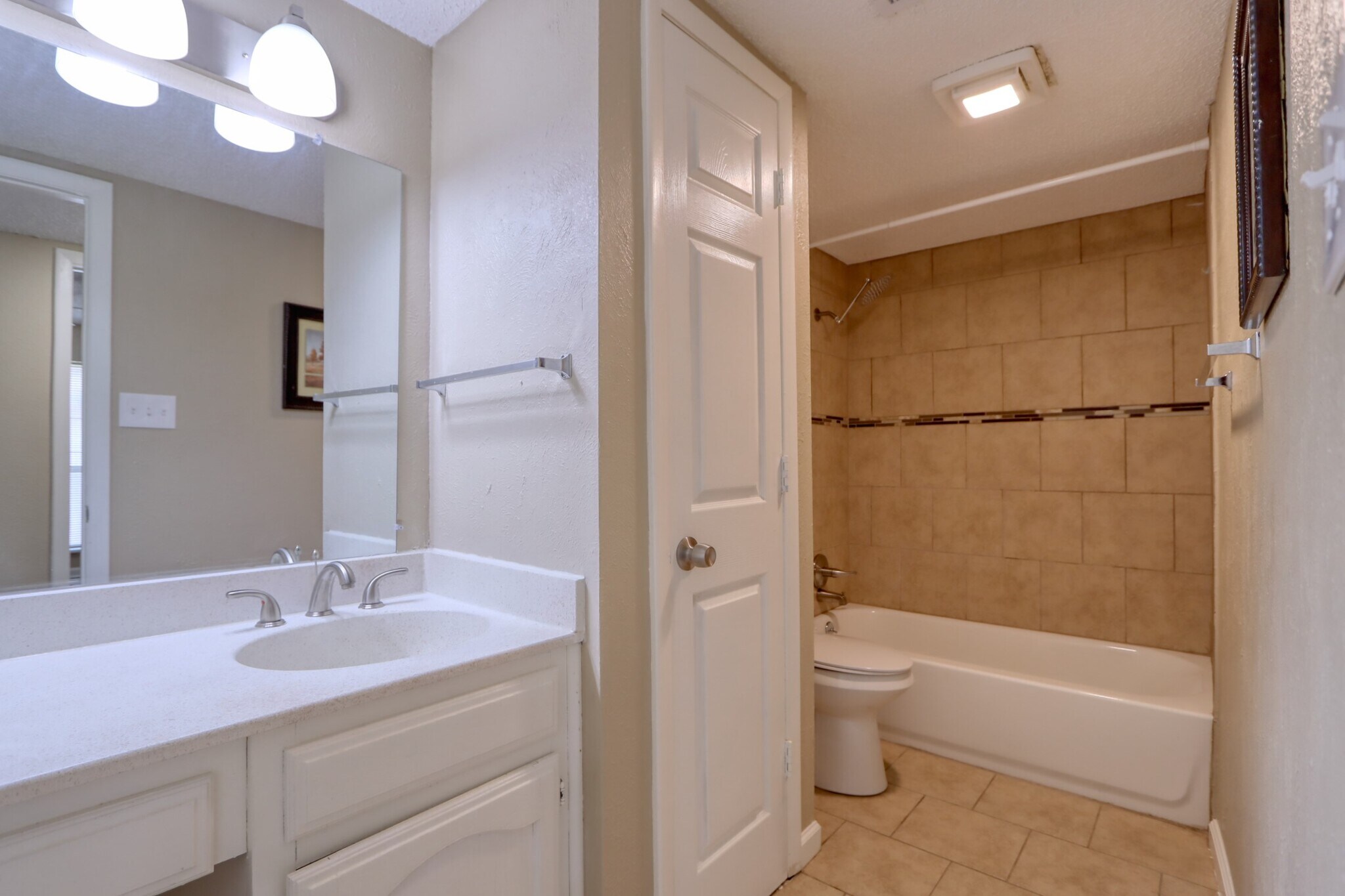 Building Photo - 711 Harbour Town Dr