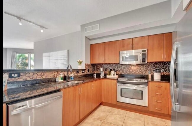 Building Photo - 804 E Windward Way