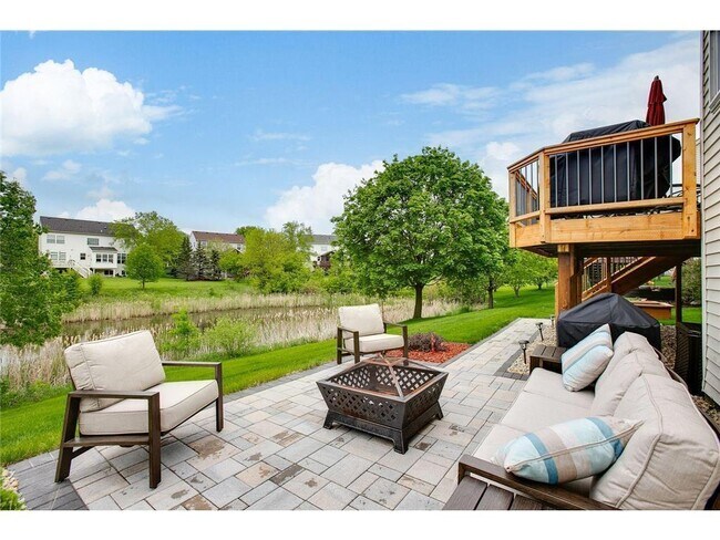 Building Photo - 730 Tilia Ln