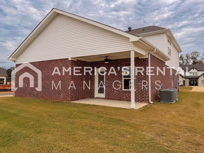 Building Photo - Elegant 4 Bedroom Retreat in Meridianville!