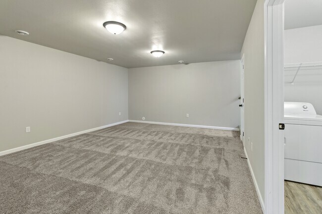 Building Photo - 837 United Dr