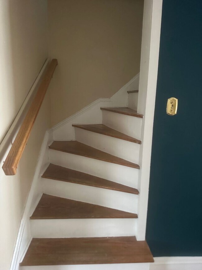 Building Photo - West Chester Historic Townhome - 4 bedrooms, 1 bath