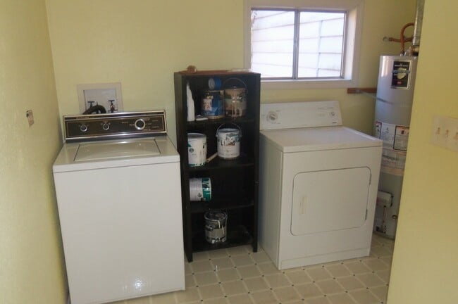 Building Photo - Special --1/2 off first months rent.