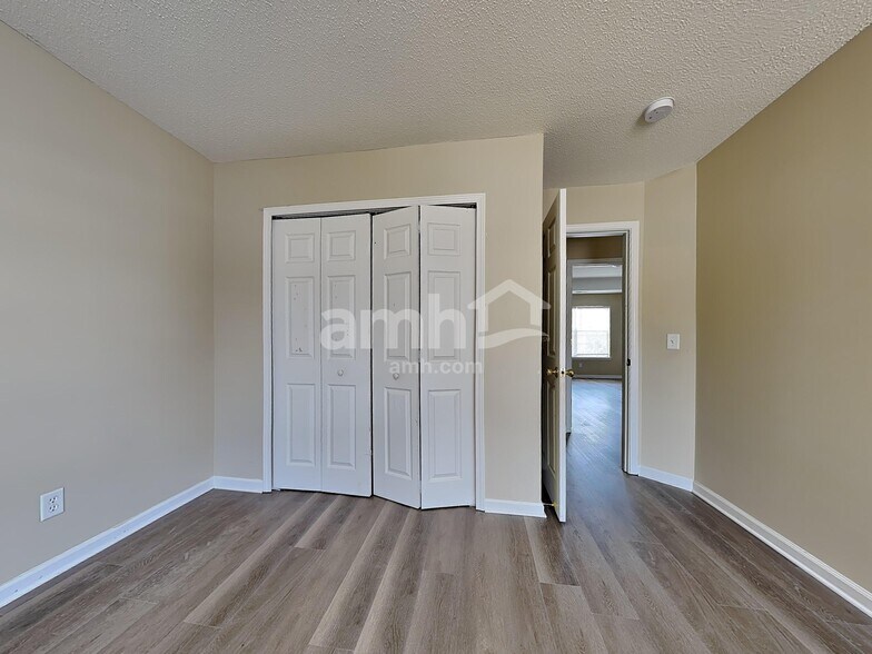 Building Photo - 210 Flat Rock Ter