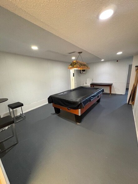 Building Photo - 3558 Shore Dr