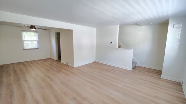 Building Photo - *Recently Updated & Spacious 3BD/1BA Duplex Unit Available for Rent in Castle Shannon*