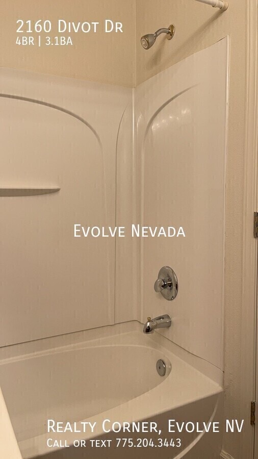 Building Photo - 2160 Divot Dr