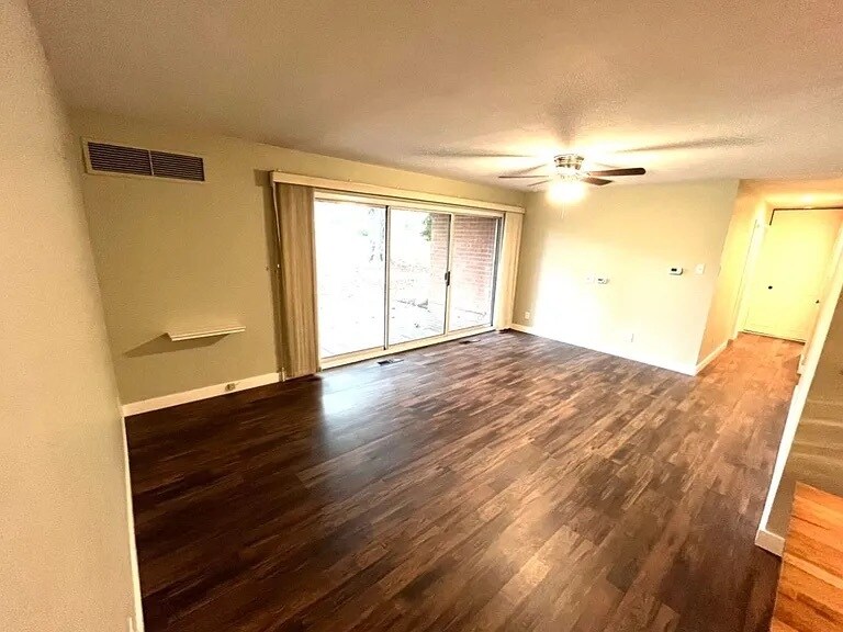 Building Photo - 429 Drummers Ln