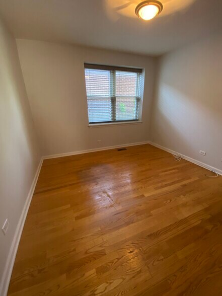 Bedroom 1 - 5201 W Roscoe St