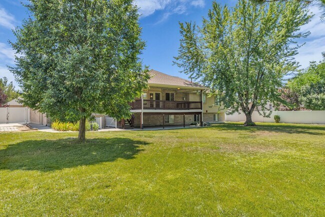 Building Photo - Spacious 5 Bed Kaysville Home with 3-Car Garage