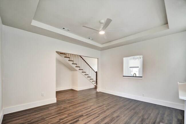 Building Photo - Where Vintage Vibes Meet Modern Mojo—Rent This Rare Historic 4BR/2BA Duplex in Norfolk’s Park Place