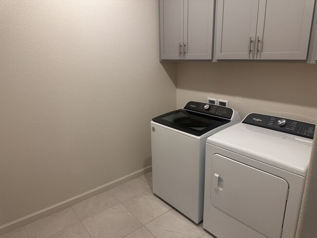 Building Photo - 1750 Yukon Territory Ave