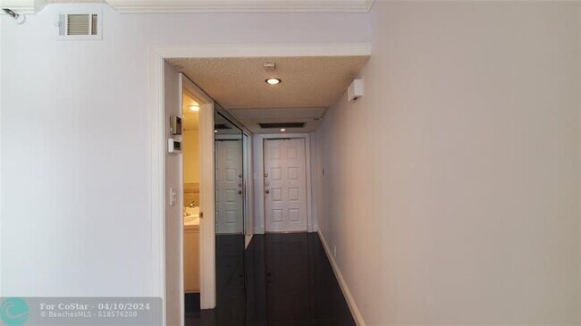 Building Photo - 3095 N Course Dr