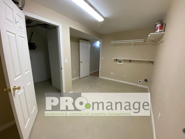 Building Photo - 4149 Birchwood Cir