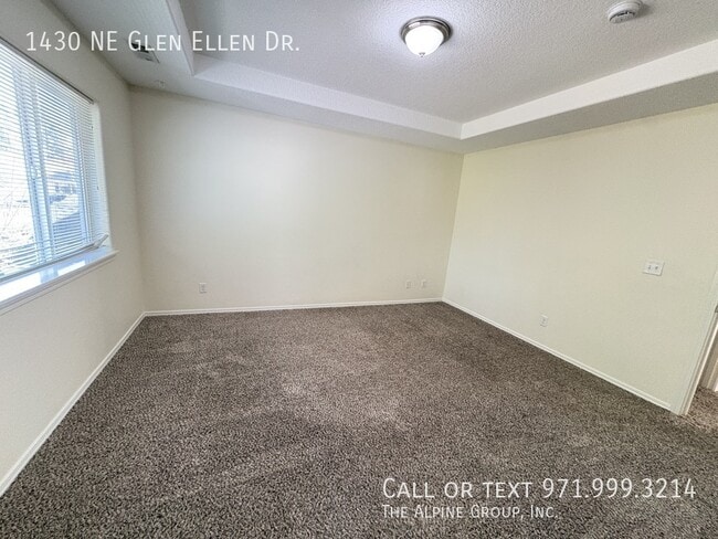 Building Photo - 1430 NE Glen Ellen Dr