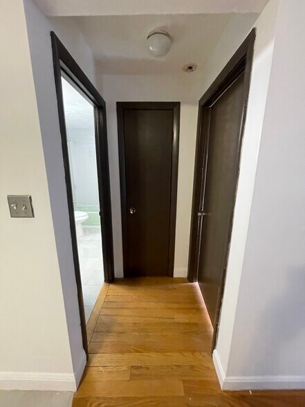 Building Photo - 224 Main St